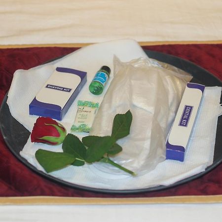 Hotel Crown Savoy, Near Railway Station & Guru Nanak Dev University Amritsar Esterno foto