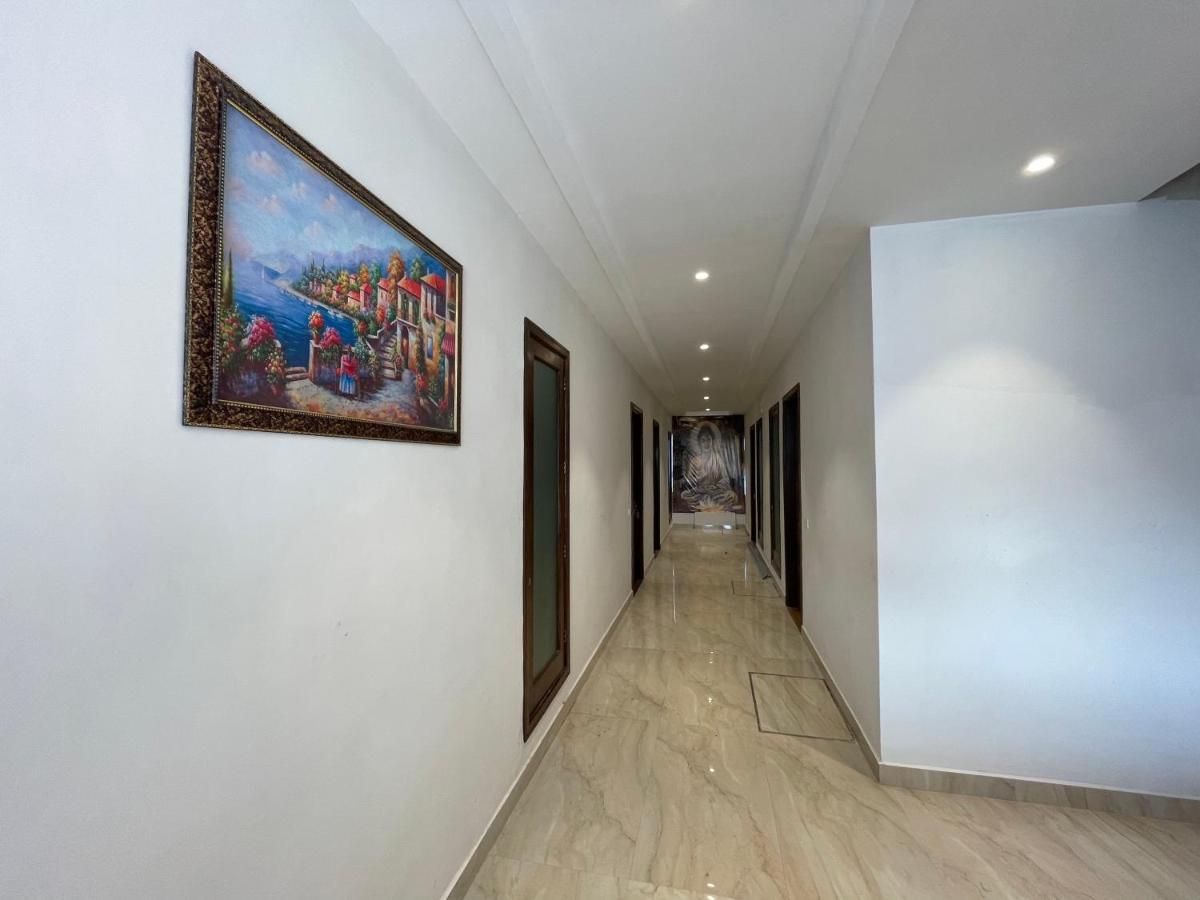 Hotel Crown Savoy, Near Railway Station & Guru Nanak Dev University Amritsar Esterno foto