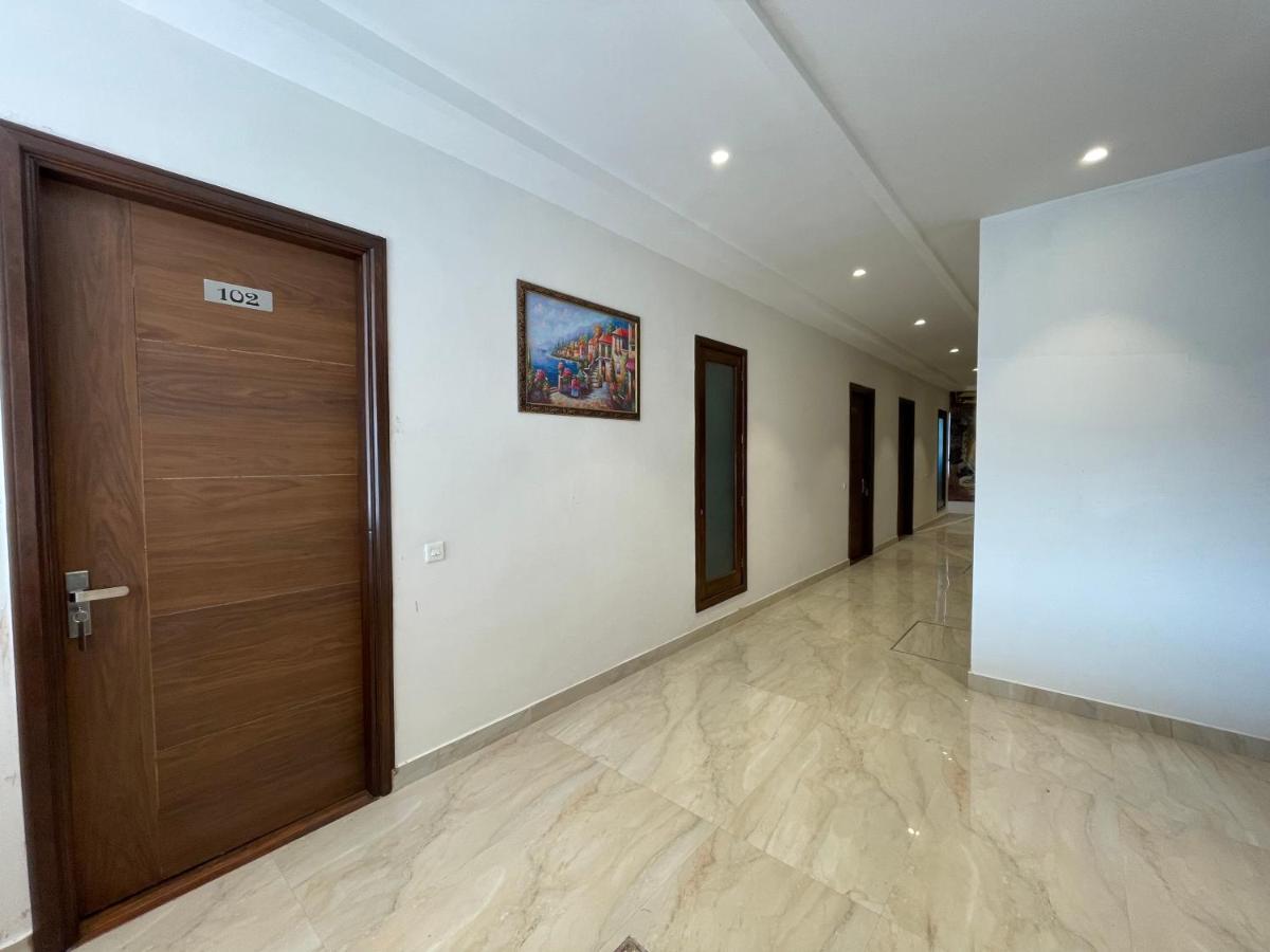 Hotel Crown Savoy, Near Railway Station & Guru Nanak Dev University Amritsar Esterno foto