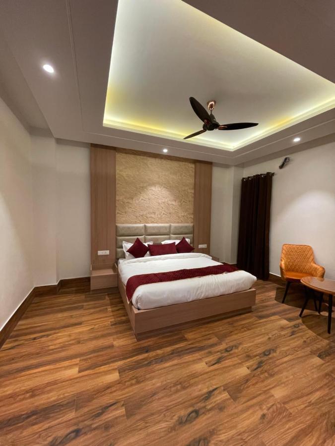 Hotel Crown Savoy, Near Railway Station & Guru Nanak Dev University Amritsar Esterno foto