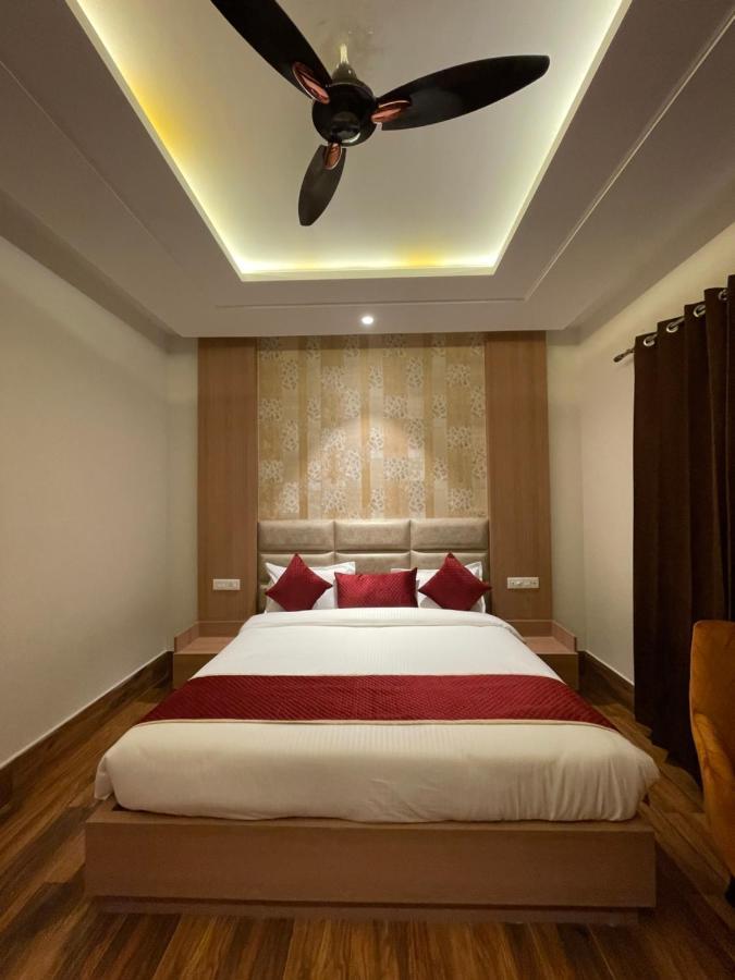 Hotel Crown Savoy, Near Railway Station & Guru Nanak Dev University Amritsar Esterno foto