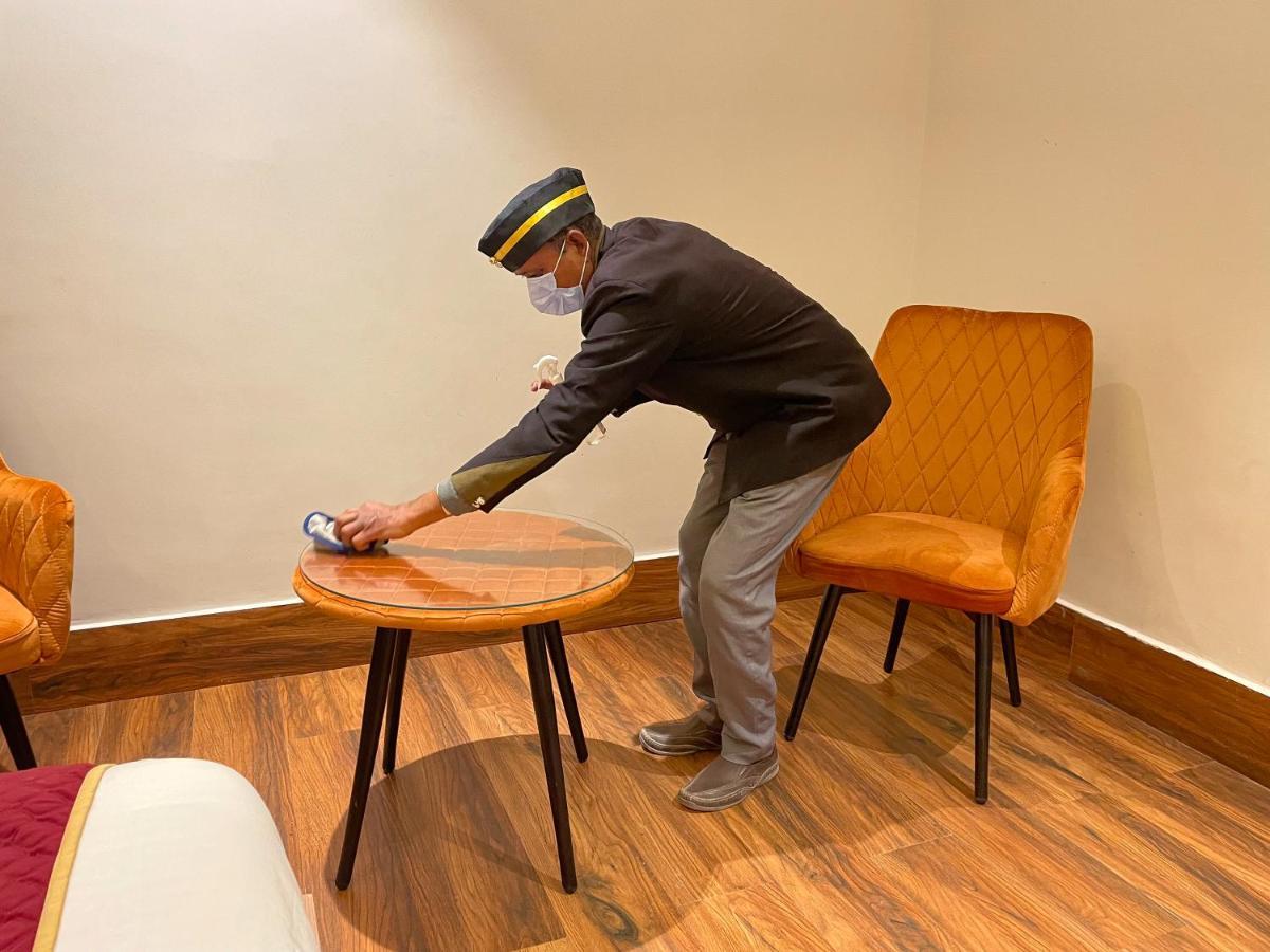 Hotel Crown Savoy, Near Railway Station & Guru Nanak Dev University Amritsar Esterno foto