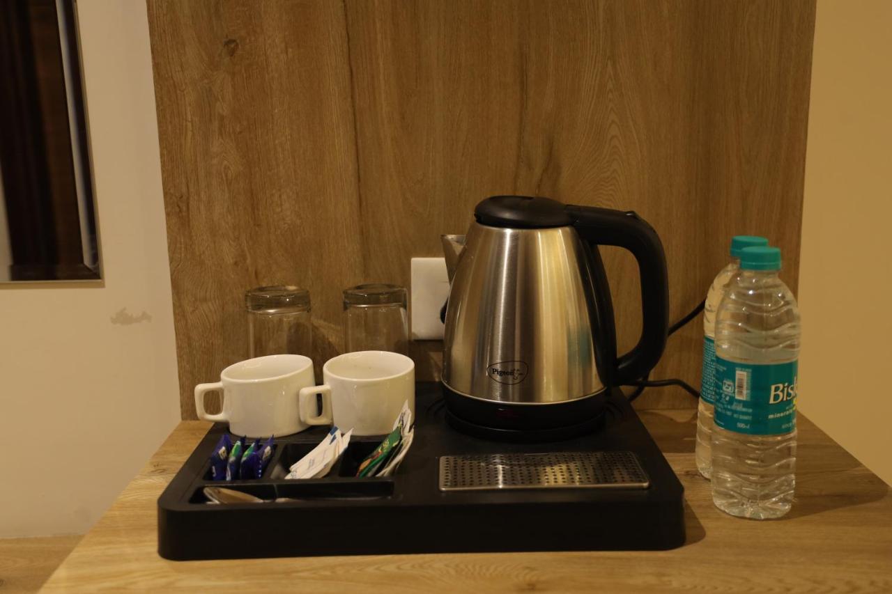 Hotel Crown Savoy, Near Railway Station & Guru Nanak Dev University Amritsar Esterno foto
