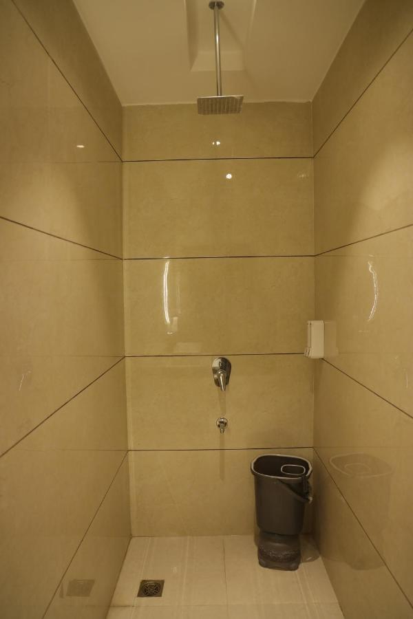 Hotel Crown Savoy, Near Railway Station & Guru Nanak Dev University Amritsar Esterno foto